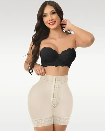 Shorty gainant remonte fesses